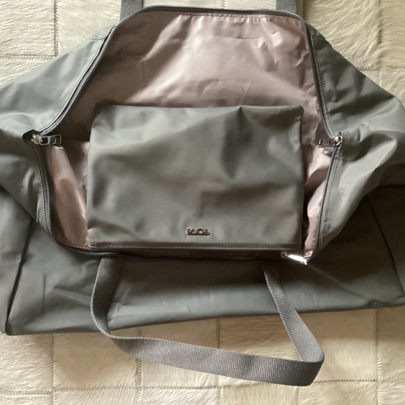 Tumi Just In Case Tote Size Large Travel Bag Gray Silver Color - Picture 5 of 8